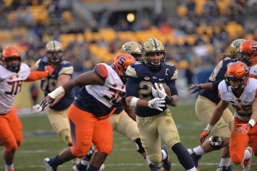 Pitt RB James Conner breaks through a hole in the first half against Syracuse. Steve Rotstein | Contributing Editor