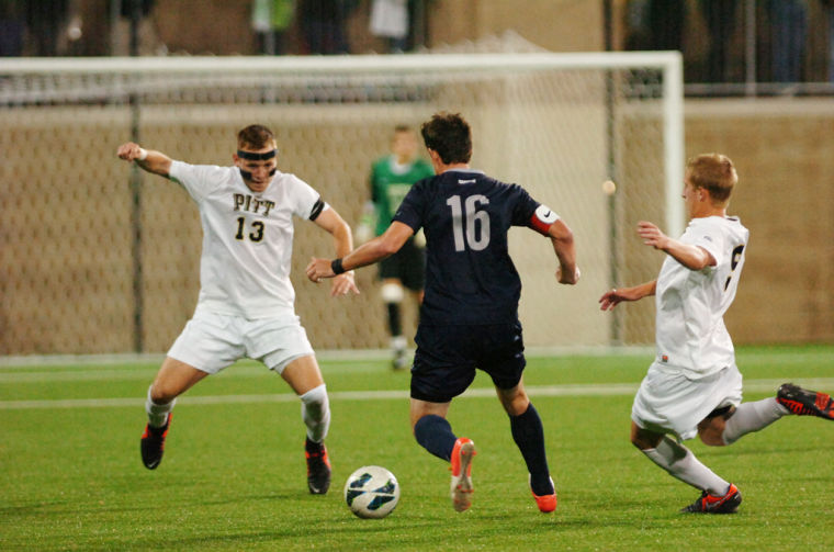 Men's soccer: Three players transfer amid season of struggles