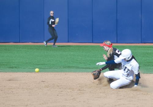 Softball: Robert Morris sweeps Pitt in doubleheader