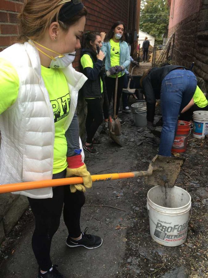 Students+volunteer+their+Saturday+in+order+to+improve+the+greater+Pittsburgh+community+as+part+of+Pitt+Make+a+Difference+Day.++Photo+courtesy+of+Elli+Warsh