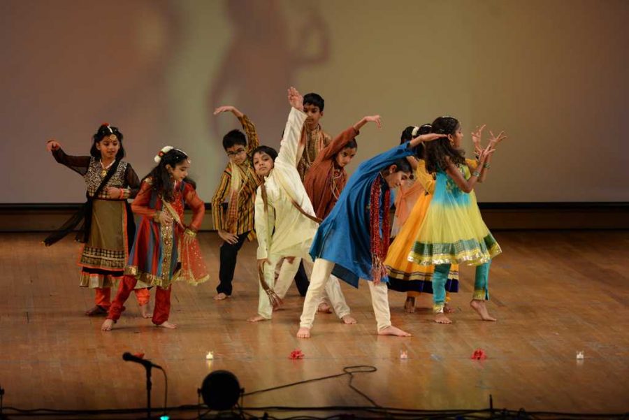 Aaravi+Childrens+dance+group+performs+at+the+Diwali+festival.++Meghan+Sunners+%7C+Senior+Staff+Photographer