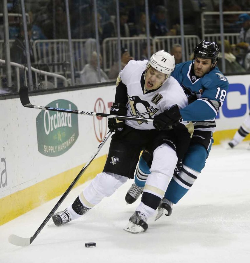 The San Jose Sharks' Mike Brown (18) fights for the puck against the Pittsburgh Penguins' Evgeni Malkin (71) in the first period at SAP Center in San Jose, Calif., on Tuesday, Dec. 1, 2015. (Josie Lepe/Bay Area News Group/TNS)