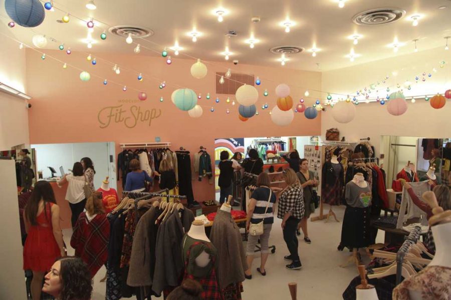 The+ModCloth+pop-up+shops+are+incredibly+popular%2C+with+customers+flocking+to+each+location.+Julia+Zhu+%7C+Staff+Photographer