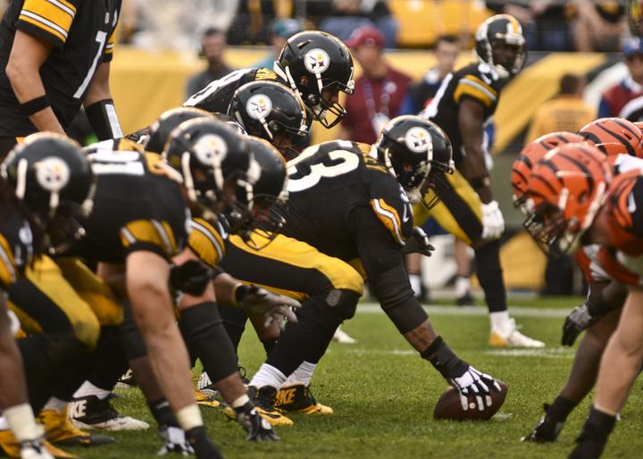 Maurkice Pouncey (53) and the Steelers defeated the Bengals, 24-16, at Heinz Field on Sunday. Matt Hawley | Staff Photographer.