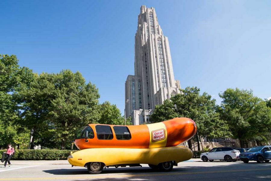 The+Wienermobile%2C+capable+of+blasting+the+Oscar+Mayer+Wiener+theme+in+20+different+genres%2C+distracts+diligent+students+in+the+Cathedral+of+Learning.+Jeff+Ahearn+%7C+Senior+Staff+Photographer