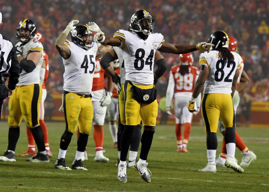 Pittsburgh Steelers wide receiver Antonio Brown celebrates the team's 18-16 win over the Kansas City Chiefs during the AFC Divisional Playoff game on Sunday, Jan. 15, 2017 at Arrowhead Stadium in Kansas City, Mo. (John Sleezer/Kansas City Star/TNS)