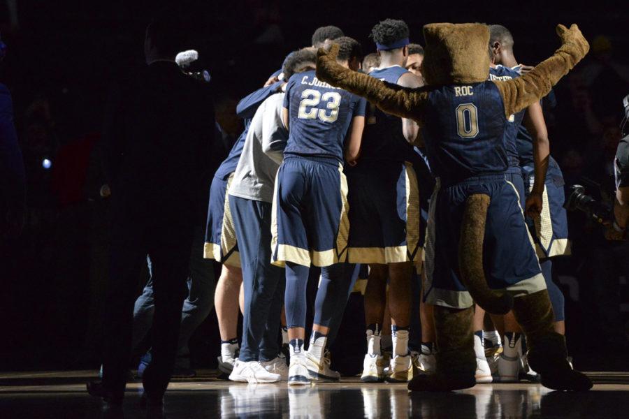 The Pitt mens basketball team huddles up before a first-round ACC Tournament game vs. Georgia Tech in Brooklyn, New York. John Hamilton | Visual Editor
