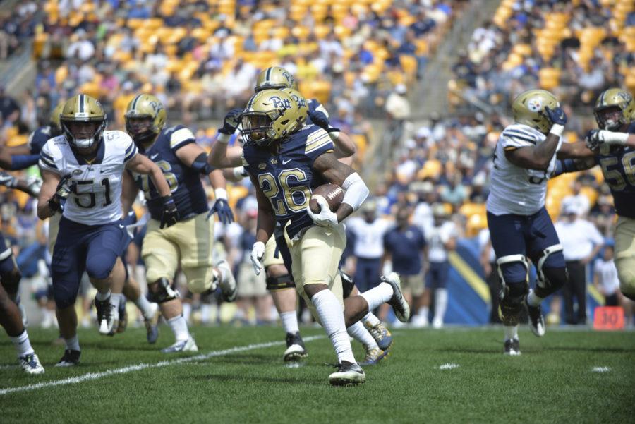 Chawntez Moss (26) was one of few brights pots for the Blue Team, rushing for 59 yards on eight carries at Saturdays Spring Game. Anna Bongardino | Staff Photographer