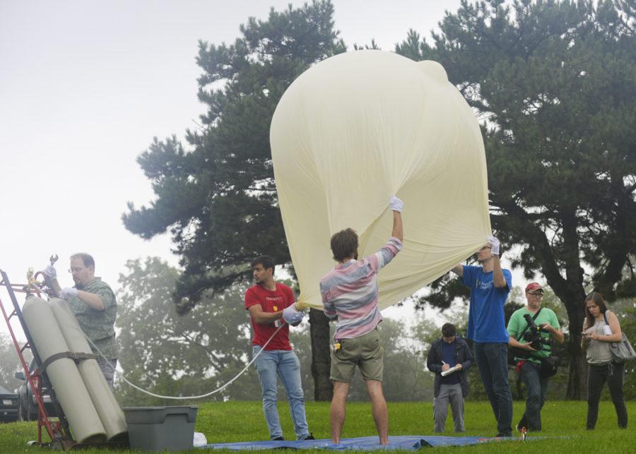 Pitt+students+hold+up+the+balloon+as+it+is+being+inflated+by+Lou+Coban%2C+an+Electronics+Technician+at+the+Allegheny+Observatory.+%28Photo+by+Anna+Bongardino+%7C+Visual+Editor%29