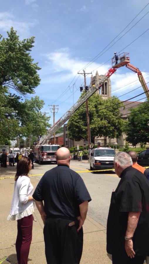 Onlookers+watch+as+emergency+personnel+remove+electric+wires+from+contact+with+Blackburns+crane.