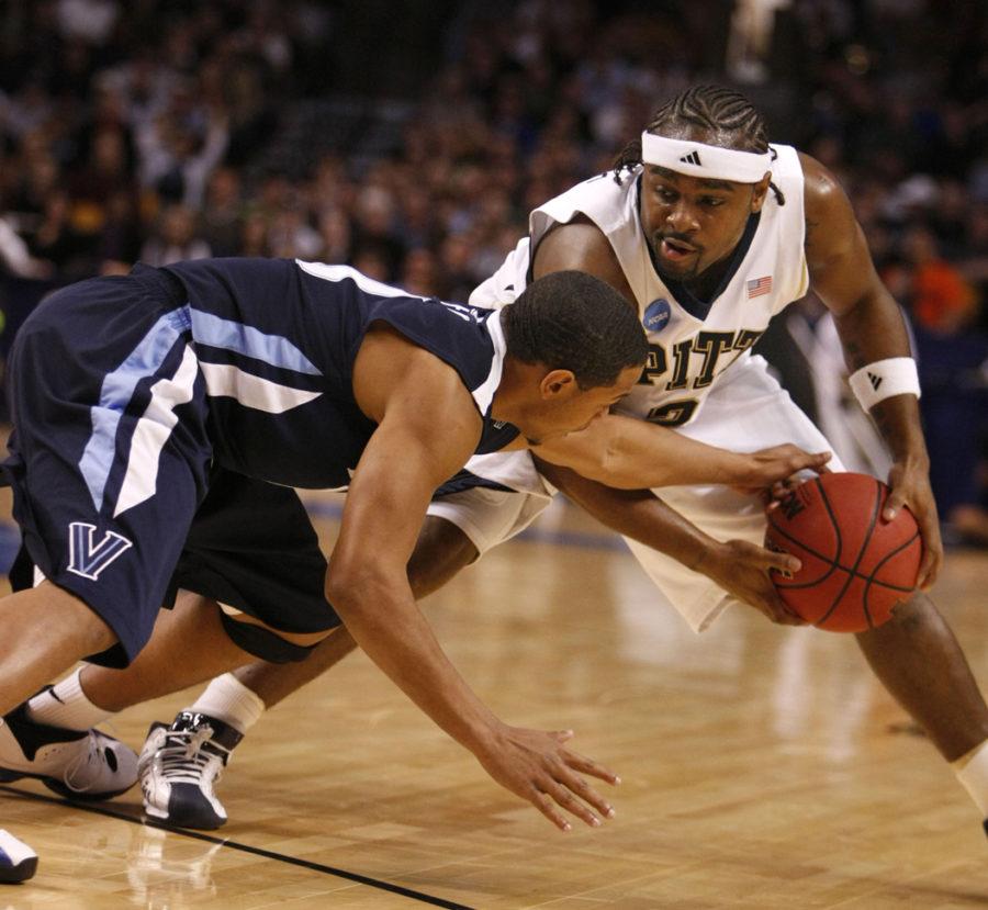 Former point guard Levance Fields handles the ball in Pitts 78-76 loss to Villanova in the 2009 NCAA Tournament. (Yong Kim/Philadelphia Daily News/MCT)