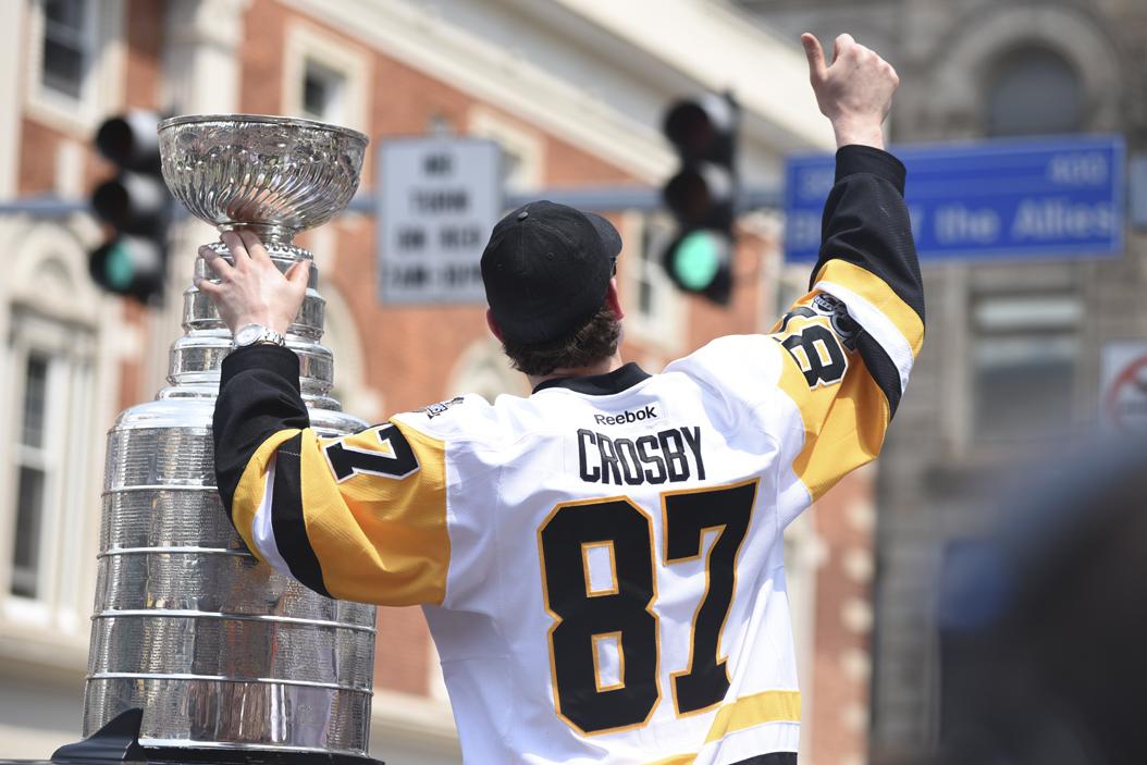 Pittsburgh Penguins fans cram into Downtown for the city's Stanley Cup  victory parade