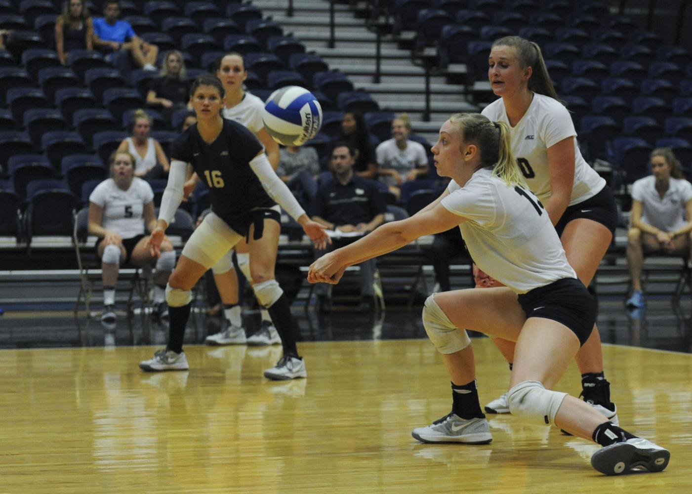 Women's volleyball goes 1-1 at Dayton Invitational - The Pitt News