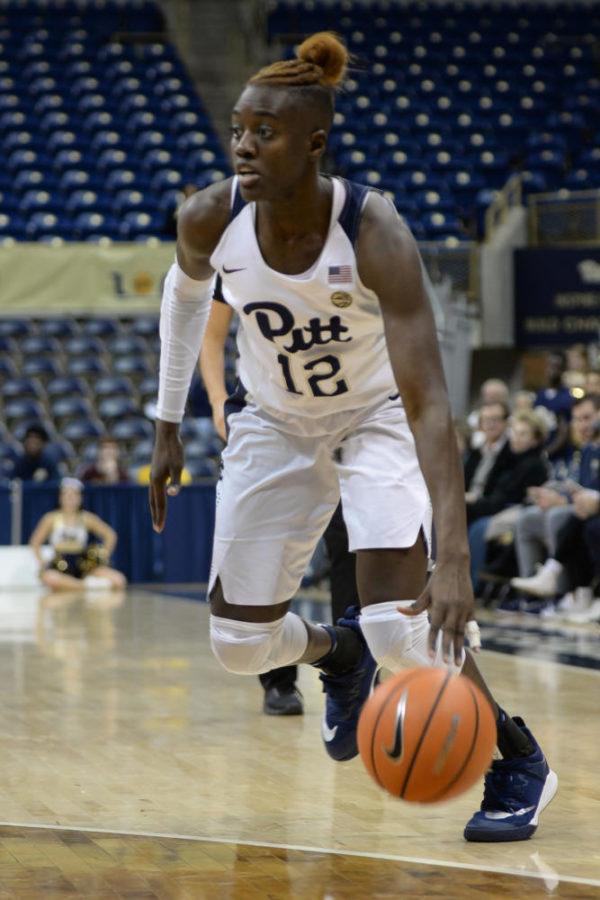 Forward+Yacine+Diop+%2812%29+scored+10+points+during+Pitt%E2%80%99s+87-53+loss+to+Syracuse+Thursday+night.+%28Photo+by+Sarah+Cutshall+%7C+Staff+Photographer%29
