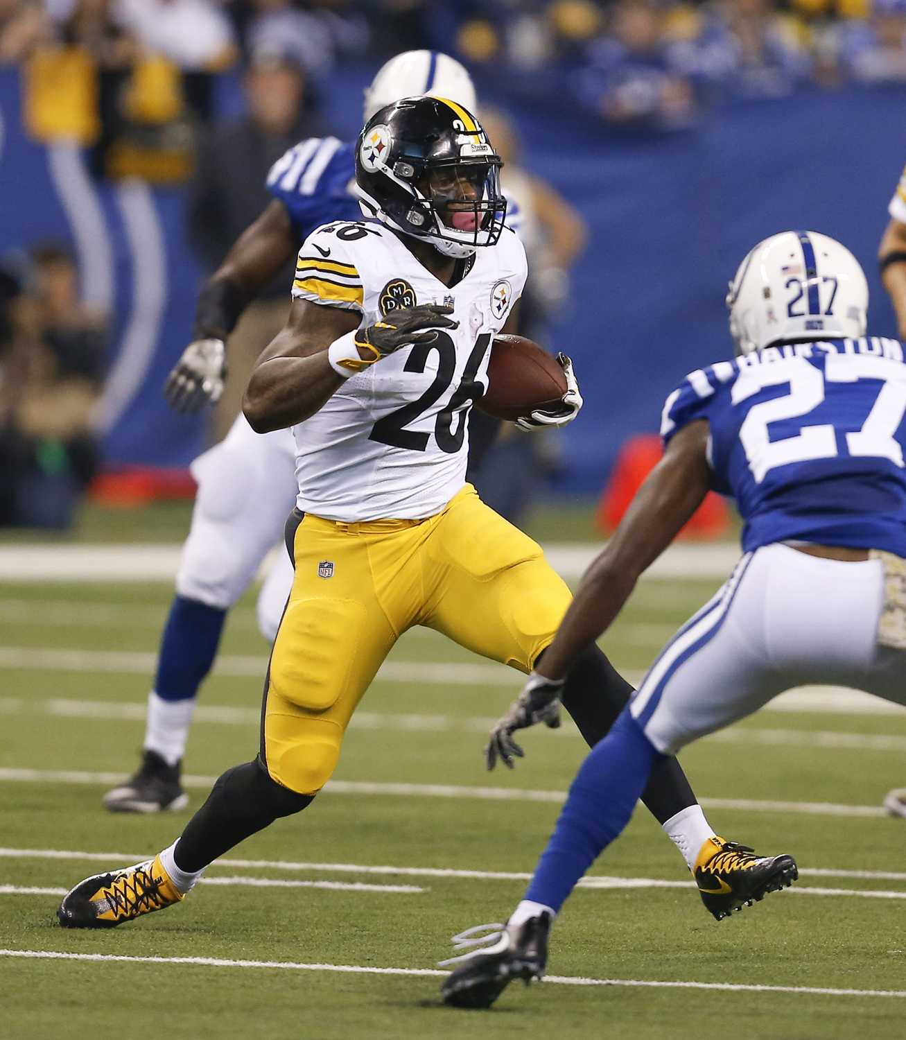 Le'Veon Bell doesn't report to Steelers training camp after