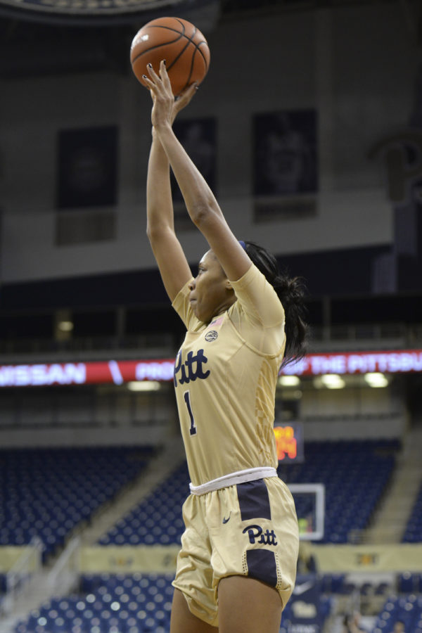 Then-junior Danielle Garven takes a shot during a game against the Syracuse Oranges in February.
