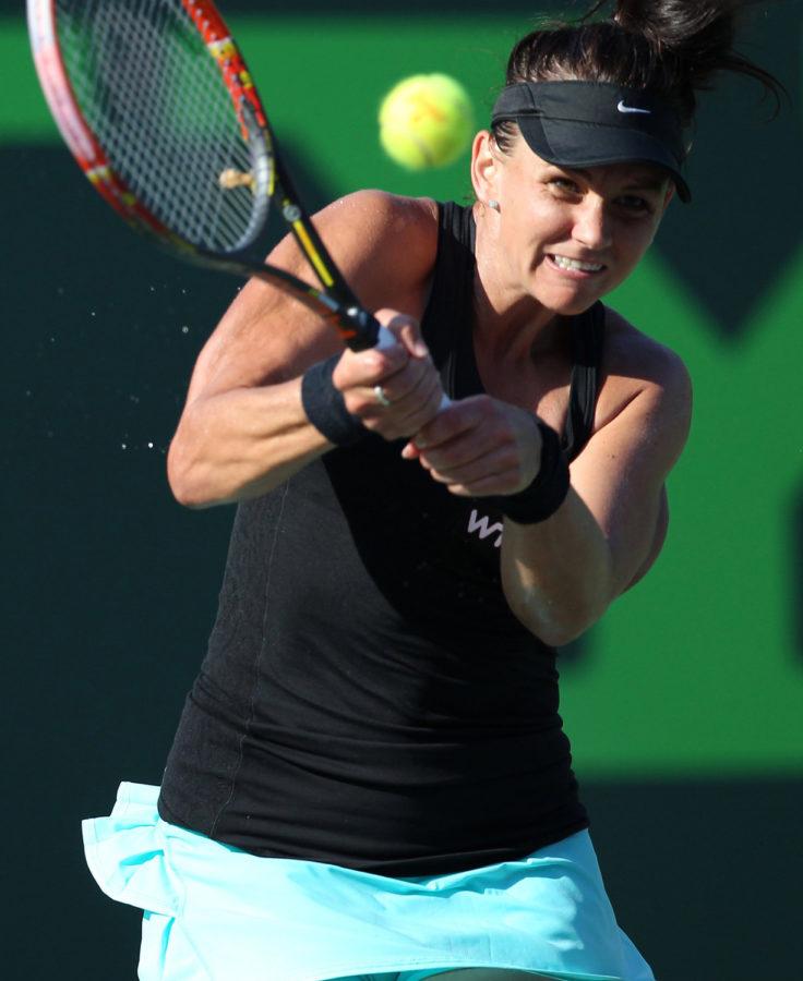  Australias Casey Dellacqua returns the ball to USAs Venus Williams during the Sony Open tennis tournament in Key Biscayne, Florida, on Sunday, March 23, 2014. 
