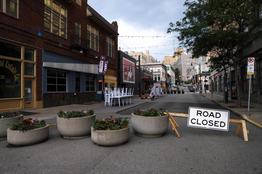 Oakland Avenue between Sennott Square and Forbes Avenue shut down on June 8 in order to provide outdoor seating space for the surrounding restaurants. 