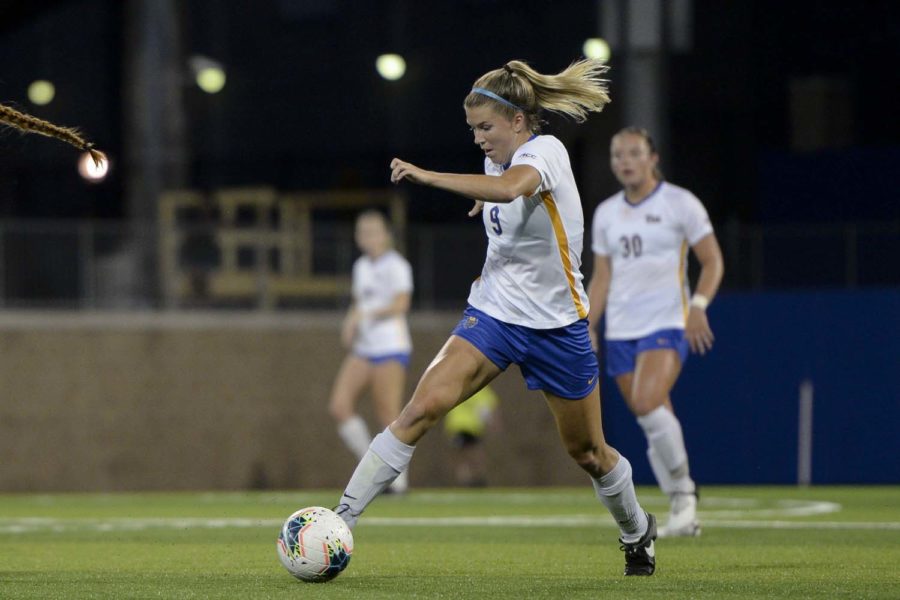 Pitt women’s soccer handily defeated the Cleveland State Vikings by a score of 5-0 in its home opener on Thursday afternoon.