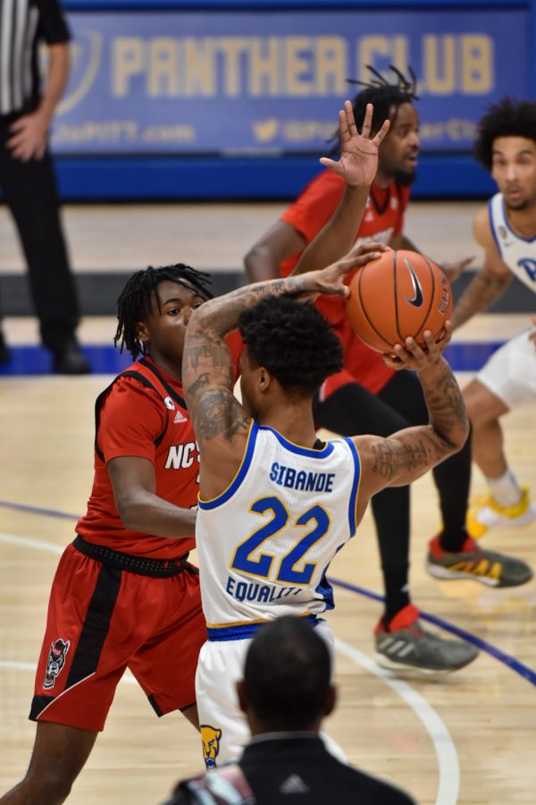 Nike Sibande during the Pitt men’s basketball game against NC State last season. 