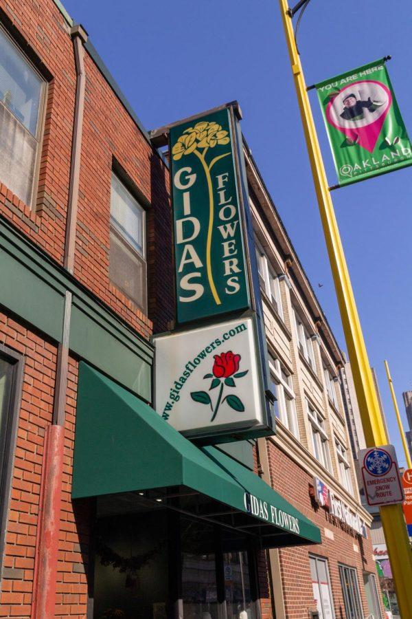 The sign for Gidas Flower Shop on Forbes Avenue.