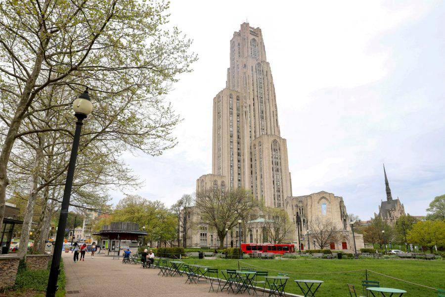 The+Cathedral+of+Learning+seen+from+Schenley+Plaza.+