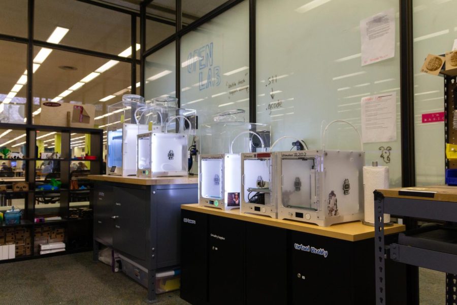 3D printers in Hillman’s Open Lab Room. 