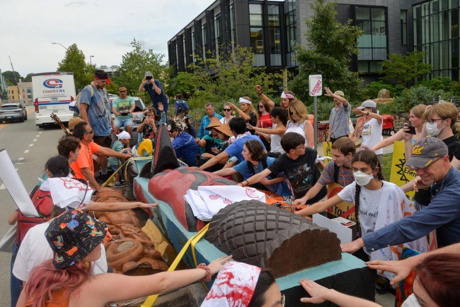 Protestors+gather+around+a+totem+pole+carved+by+the+Lummi+House+of+Tears+Carvers+during+a+climate+protest+in+Oakland+Wednesday+afternoon.