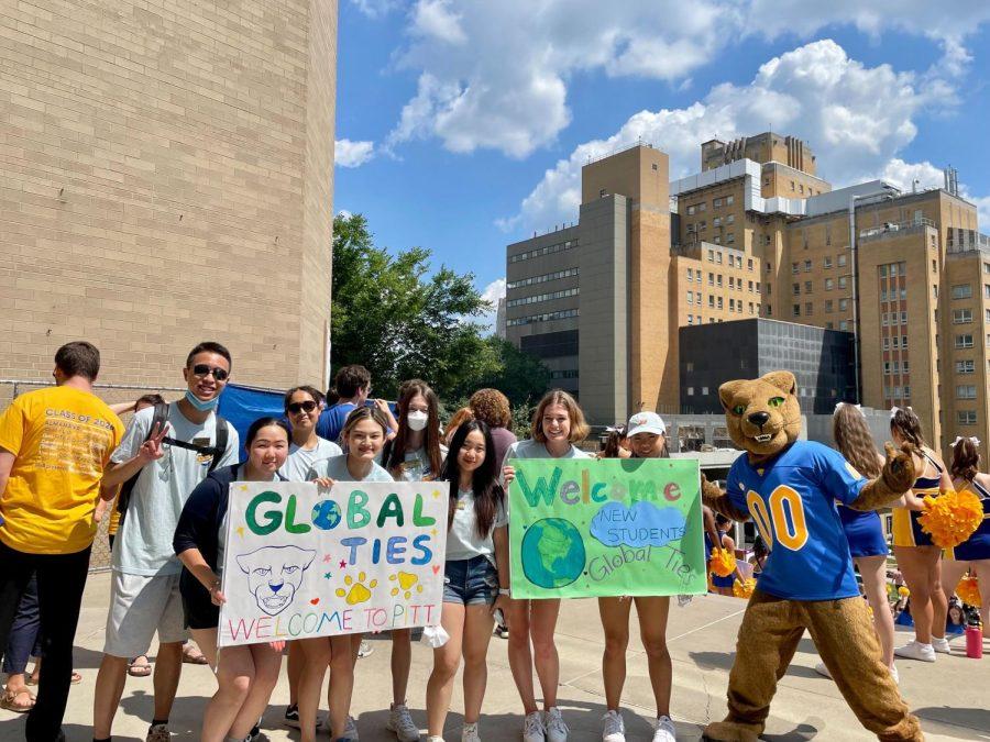 Pitt+Global+Ties+mentors+at+first-year+convocation+in+August.
