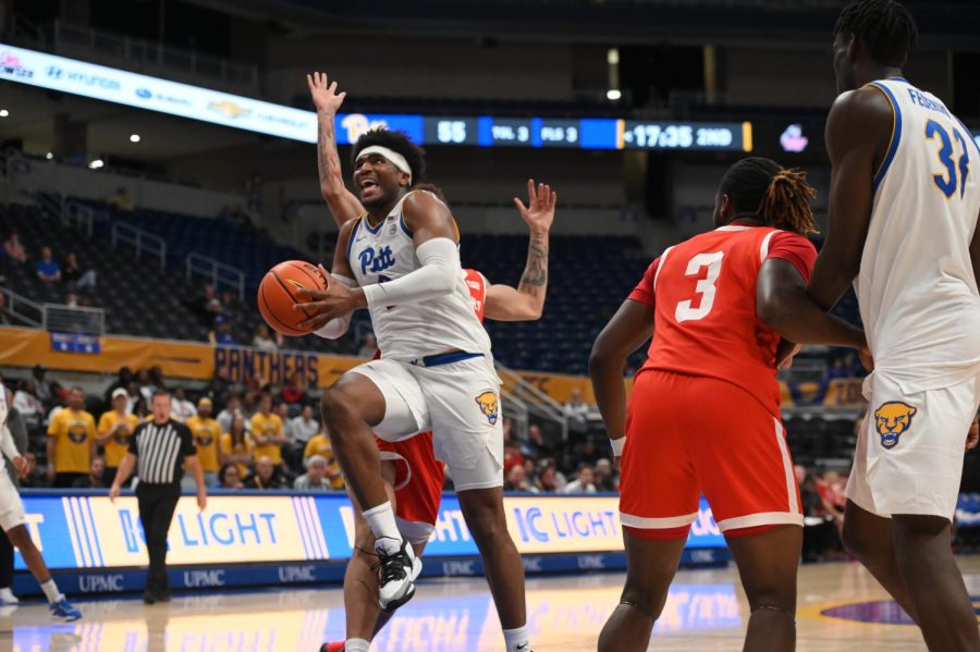 Pitt+junior+forward+Blake+Hinson+%282%29+attempts+to+make+a+basket+during+Wednesday%E2%80%99s+scrimmage+game+against+Edinboro.+%0A