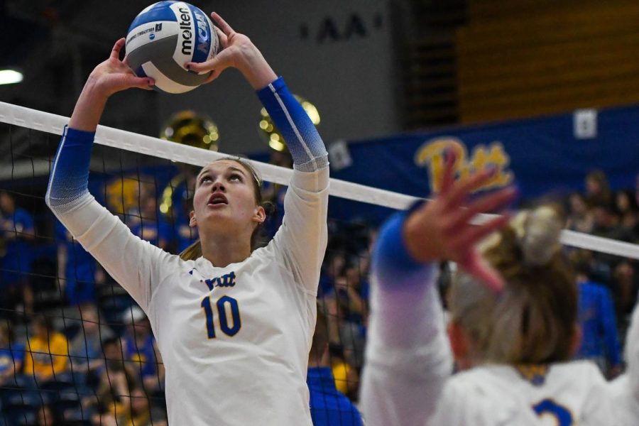 Pitt sophomore setter Rachel Fairbanks (10) sets the ball at a game against Bowling Green State University at the Fitzgerald Field House in September.  
