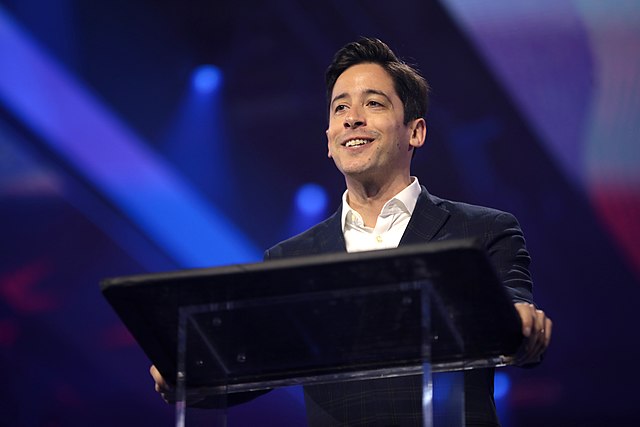 Michael Knowles speaking with attendees at the 2022 AmericaFest at the Phoenix Convention Center in Phoenix, Arizona.