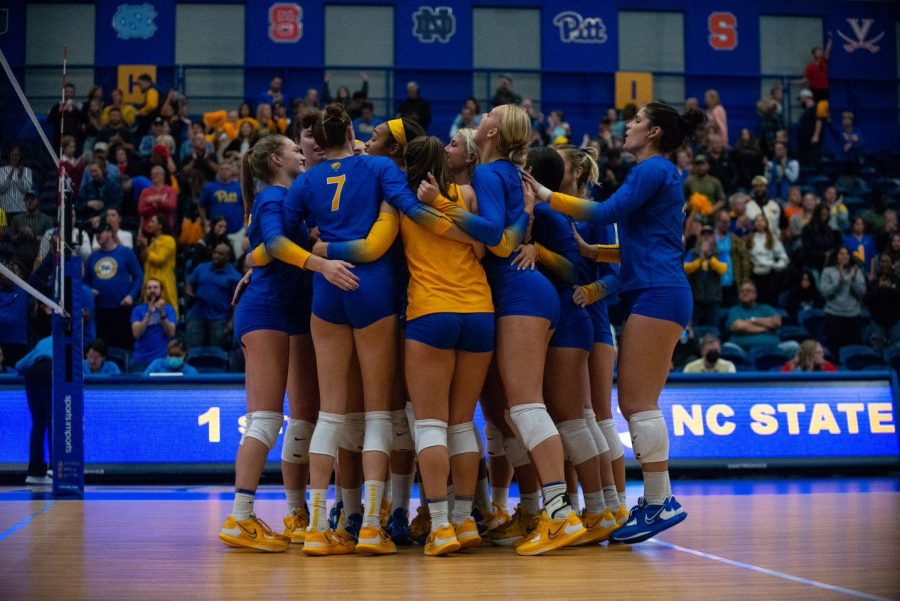 Pitt+volleyball+players+huddle+up+during+a+game+against+NC+State+on+Sept.+25.+