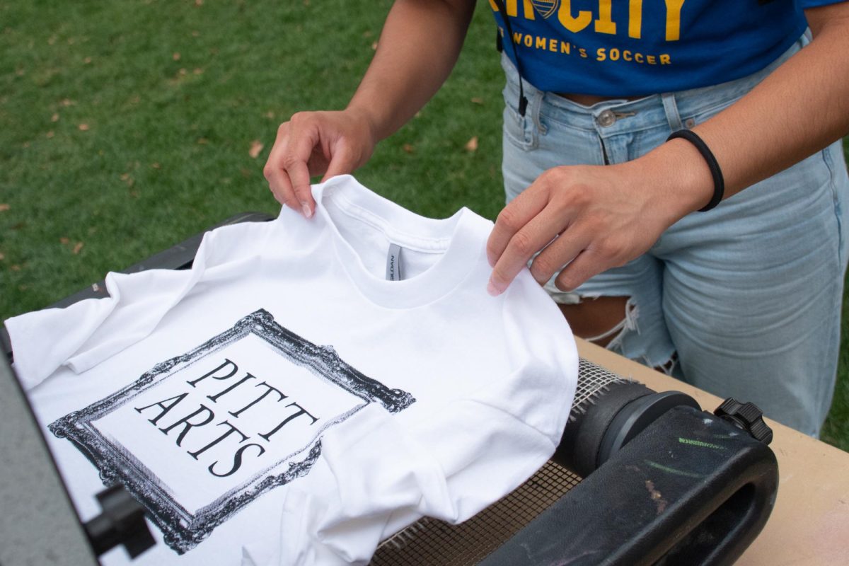 A+student+screenprints+the+PITT+ARTS+logo+to+a+t-shirt.
