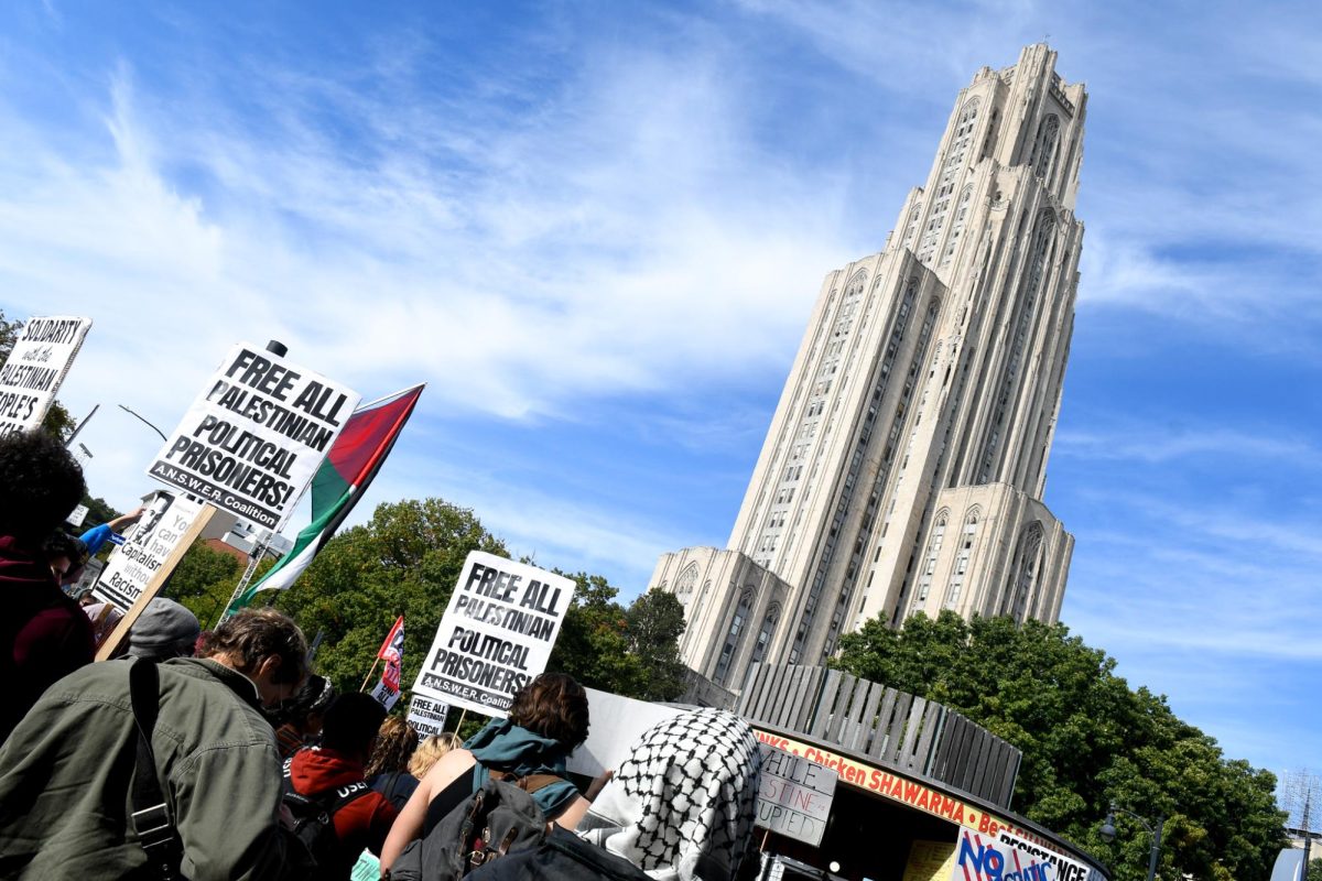People+hold+signs+and+flags+at+a+rally+in+support+of+Palestine+in+Oakland+on+Oct.+10.+%0A