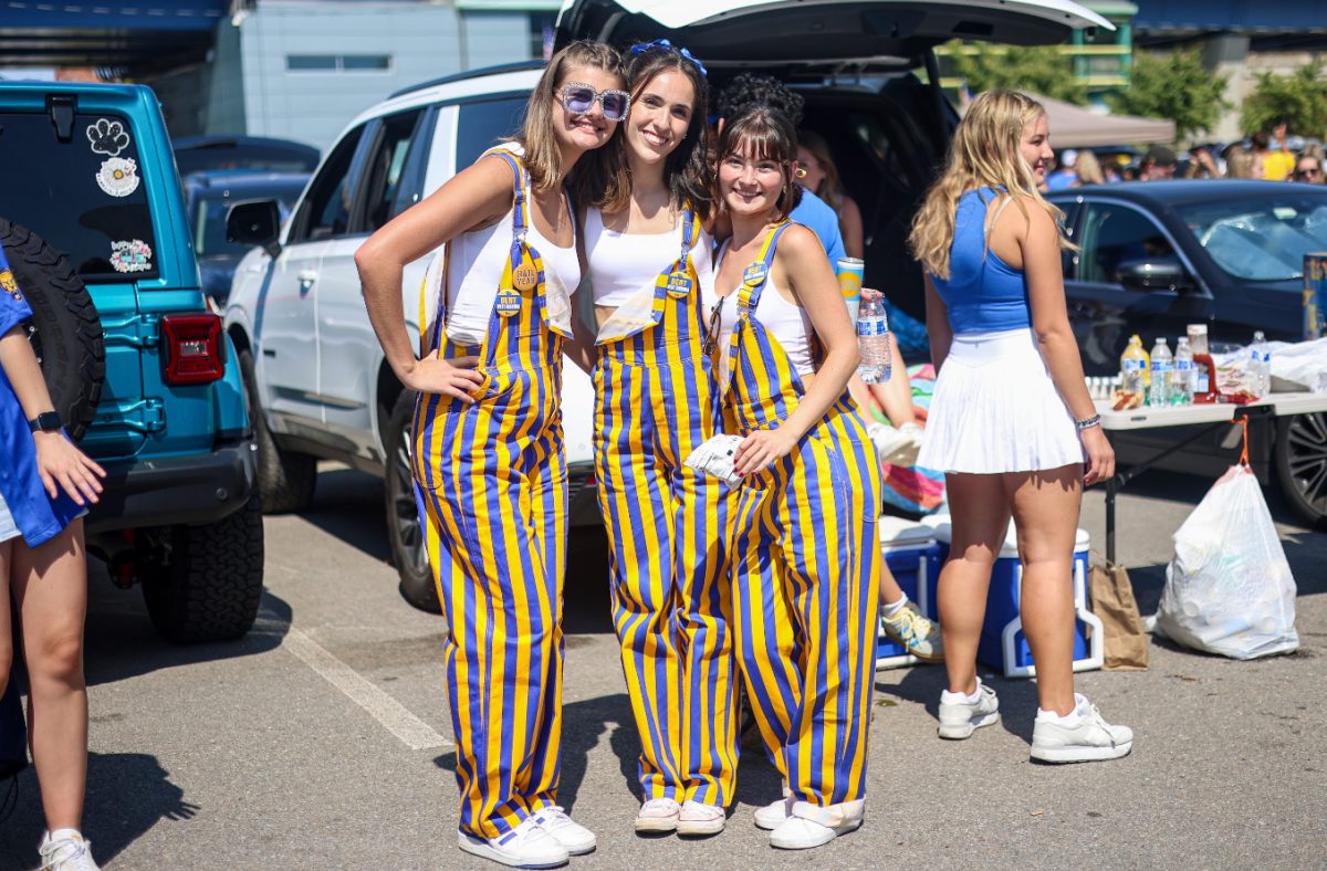 Pitt fans pose for a photo at a tailgate.