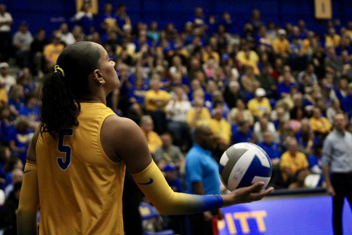 Sophomore right-side hitter Olivia Babcock gets ready to serve on Sunday against Stanford