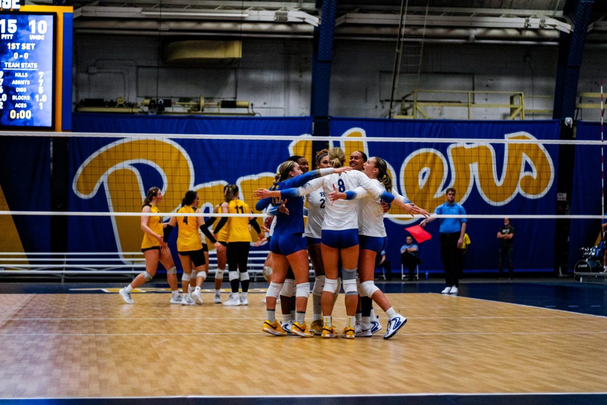 Pitt Volleyball huddles in a circle.
