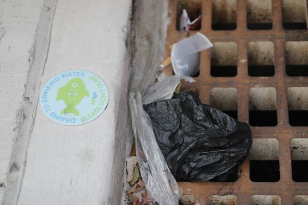 Sewage smells across Oakland causing concern for students and everyday passers