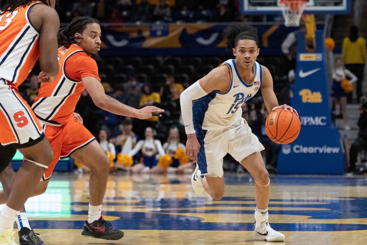 Sophomore guard Jaland Lowe (15) drives the ball during Pitt men’s basketball’s game against Syracuse on Tuesday, Feb. 18 at the Petersen Events Center.