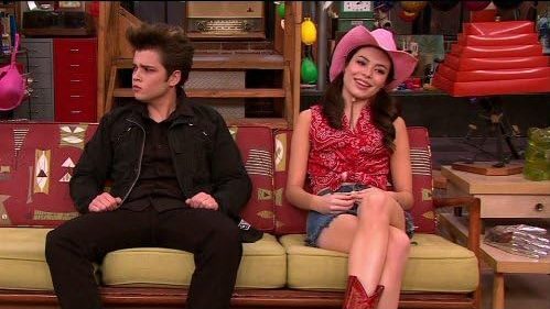 Nathan Kress and Miranda Cosgrove in “iCarly” (2007).